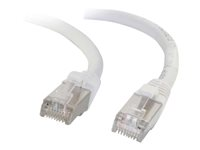 C2G Cat5e Booted Shielded (STP) Network Patch Cable - Koblingskabel - RJ-45 (hann) til RJ-45 (hann) - 5 m - STP - CAT 5e - formstøpt - hvit 83884